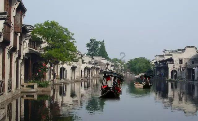 铭记革命先烈，传承红色基因